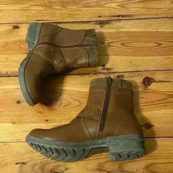 CLARKS Riddle Avant Tan Synthe/Brown Boots size 8.5 - Picture 3 of 10